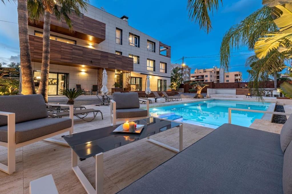 Апартаменти Lusso E Relax Con Piscina A 2 Minuti Dal Mare Miami Playa Екстер'єр фото